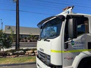Isuzu FT -FV Series 2008on Black Mesh Windscreen Sunvisor